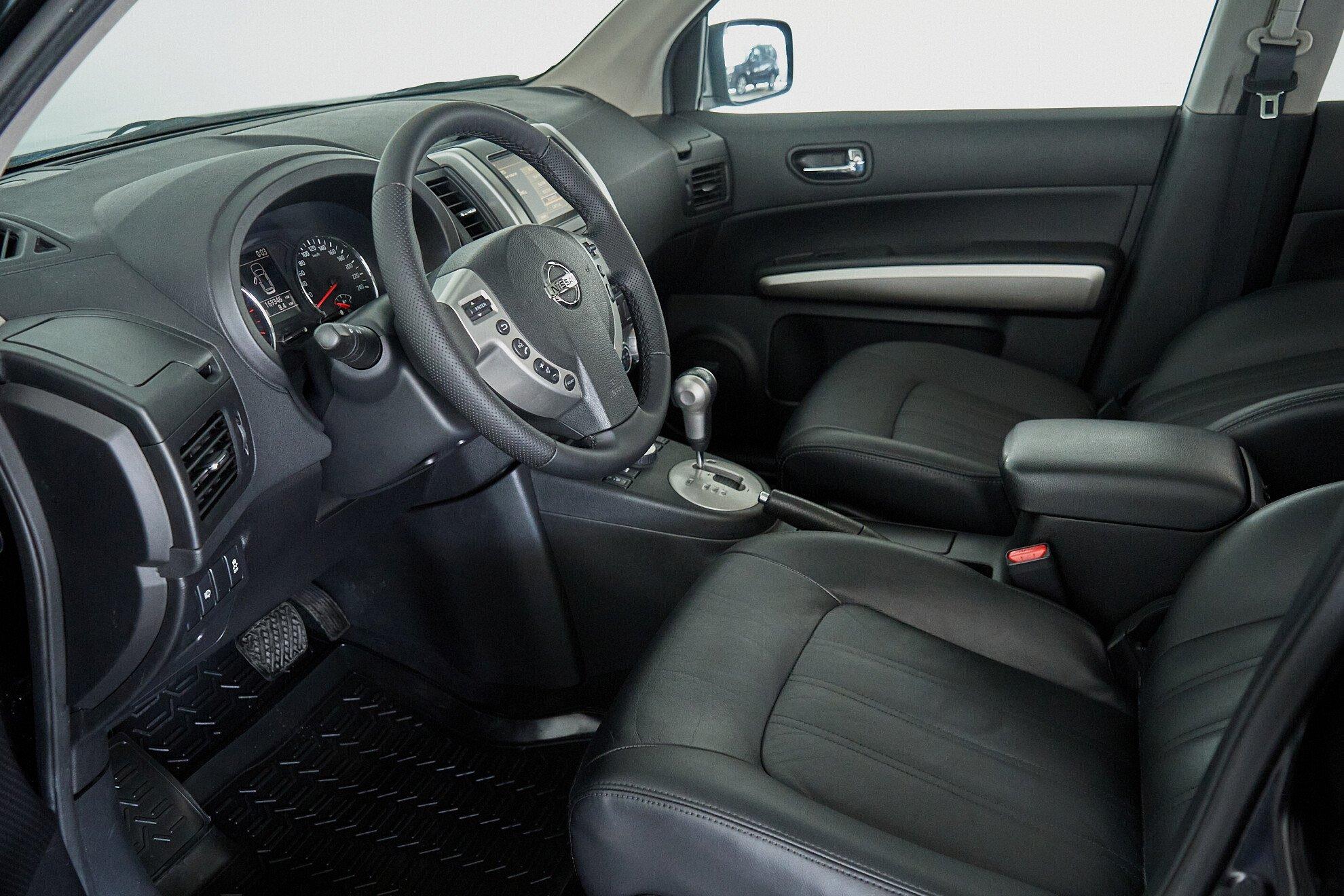 Nissan X-Trail 2011, черный