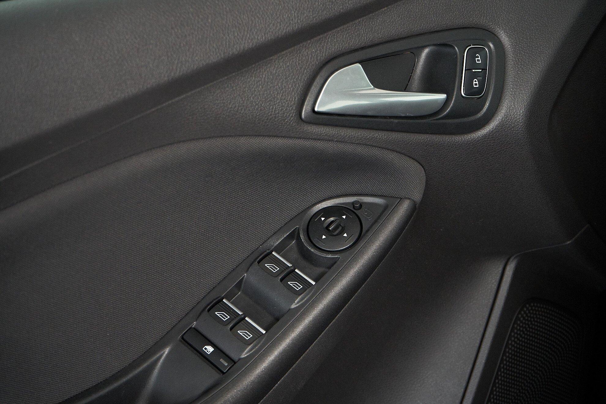 Ford Focus 2015, черный