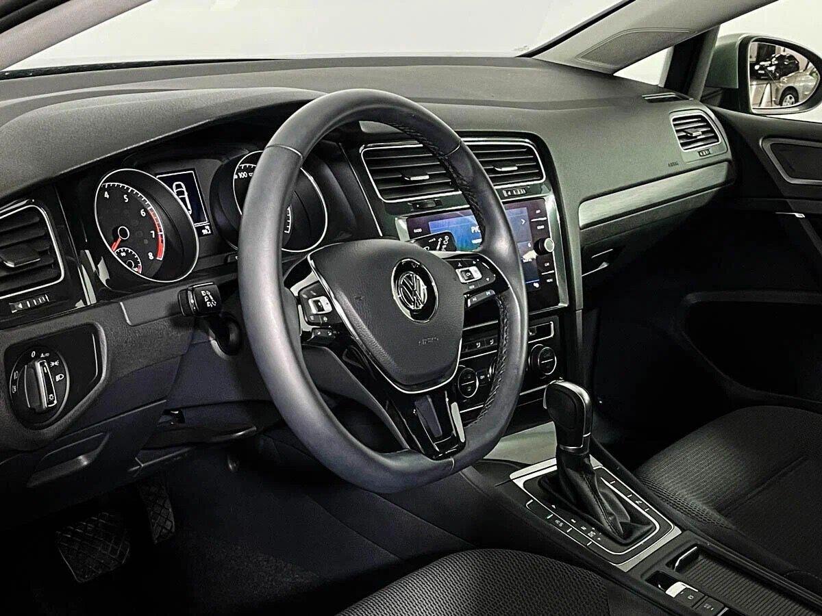 Volkswagen Golf 2018, бежевый