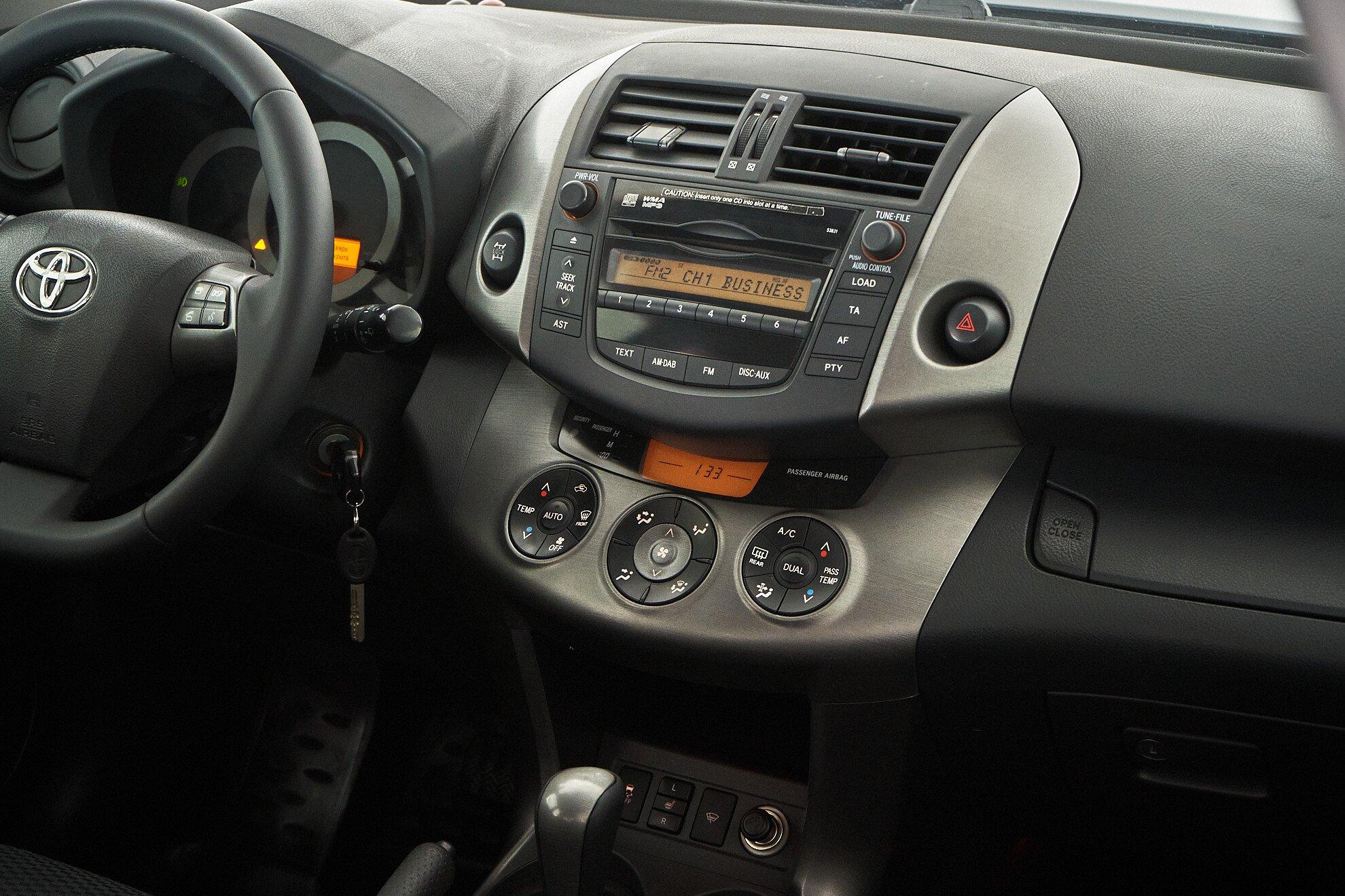Toyota RAV4 2010, серый