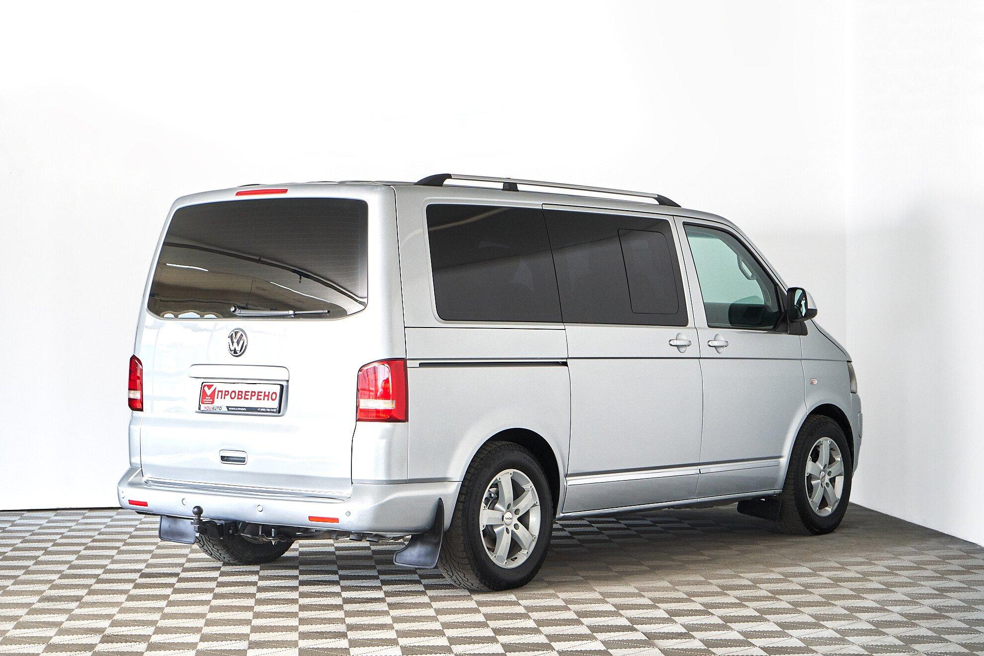 Volkswagen Multivan 2010, серебряный