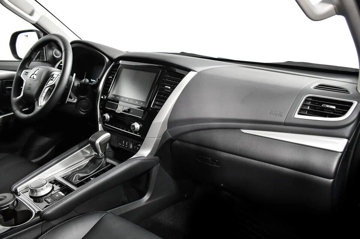 Mitsubishi Pajero Sport 2022, черный