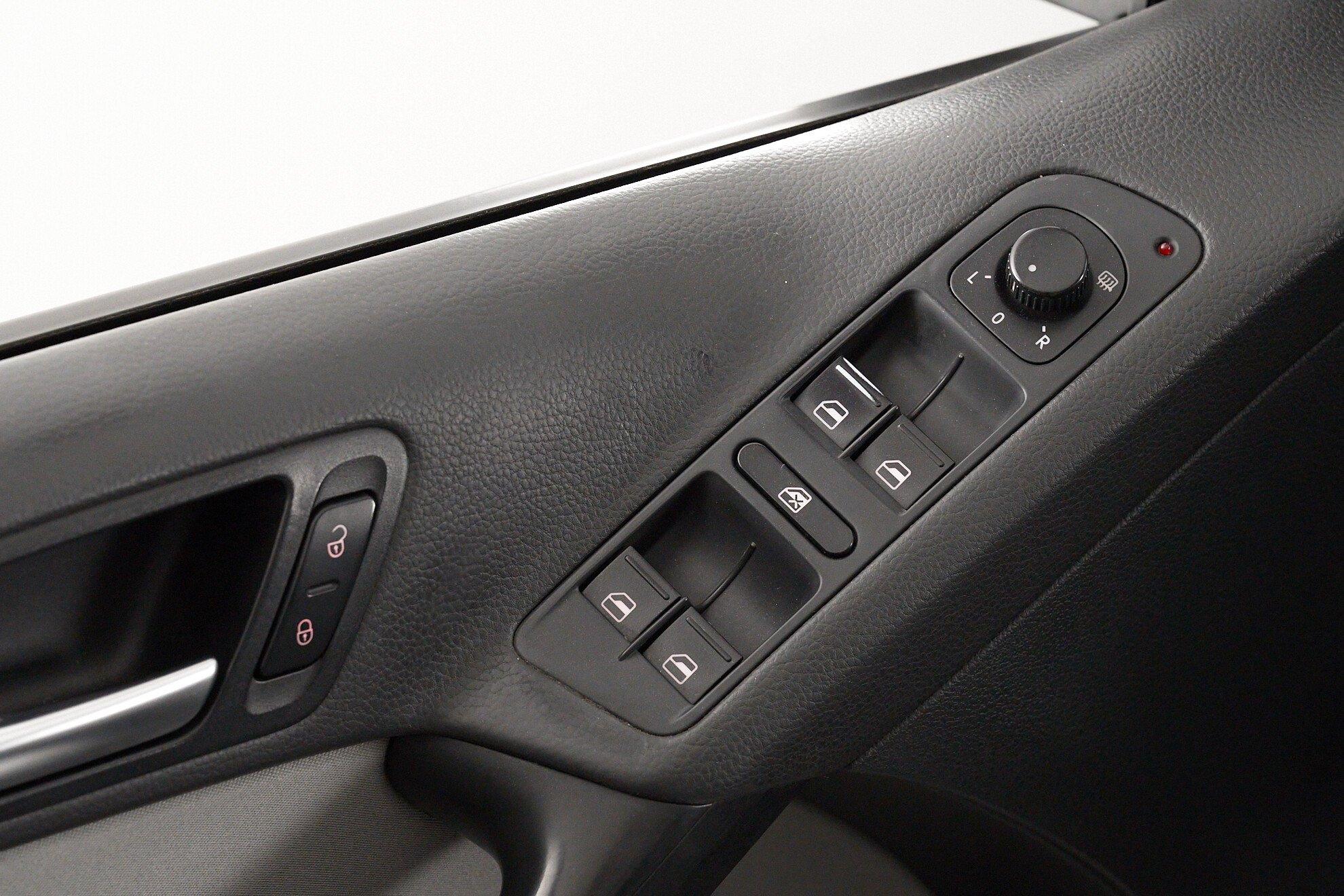Volkswagen Tiguan 2011, серебряный