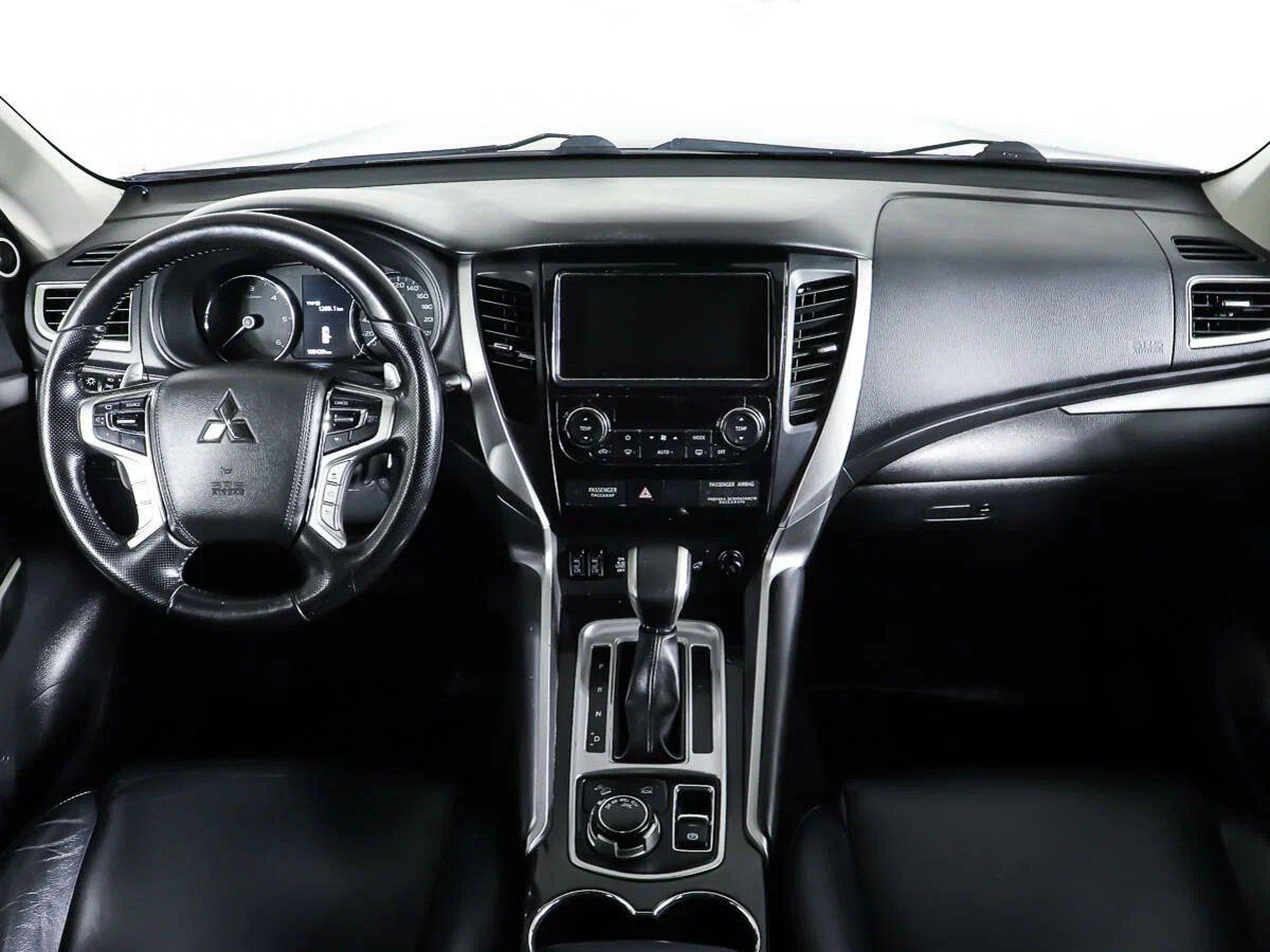 Mitsubishi Pajero Sport 2021, черный