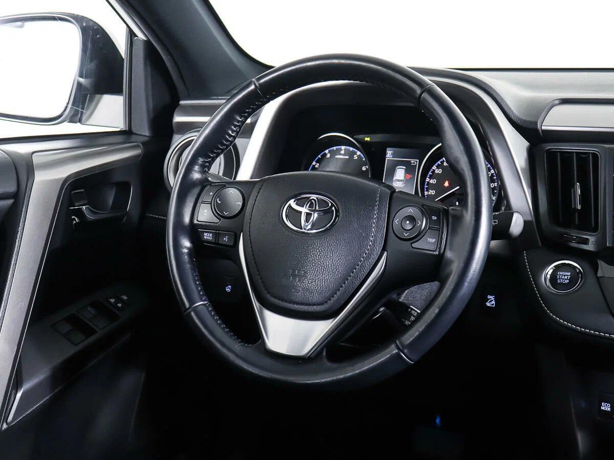 Toyota RAV4 2019, белый