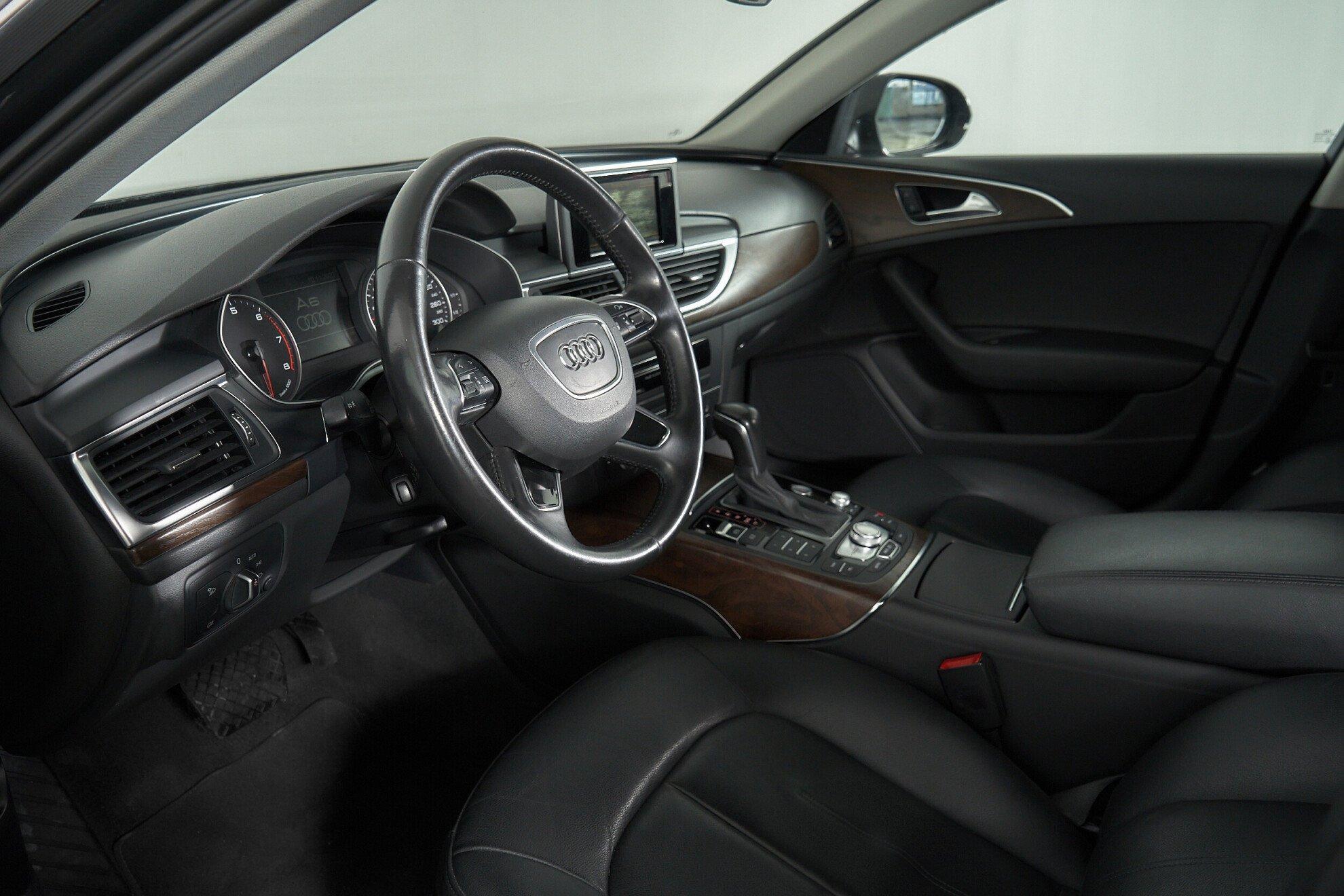 Audi A6 2016, серый