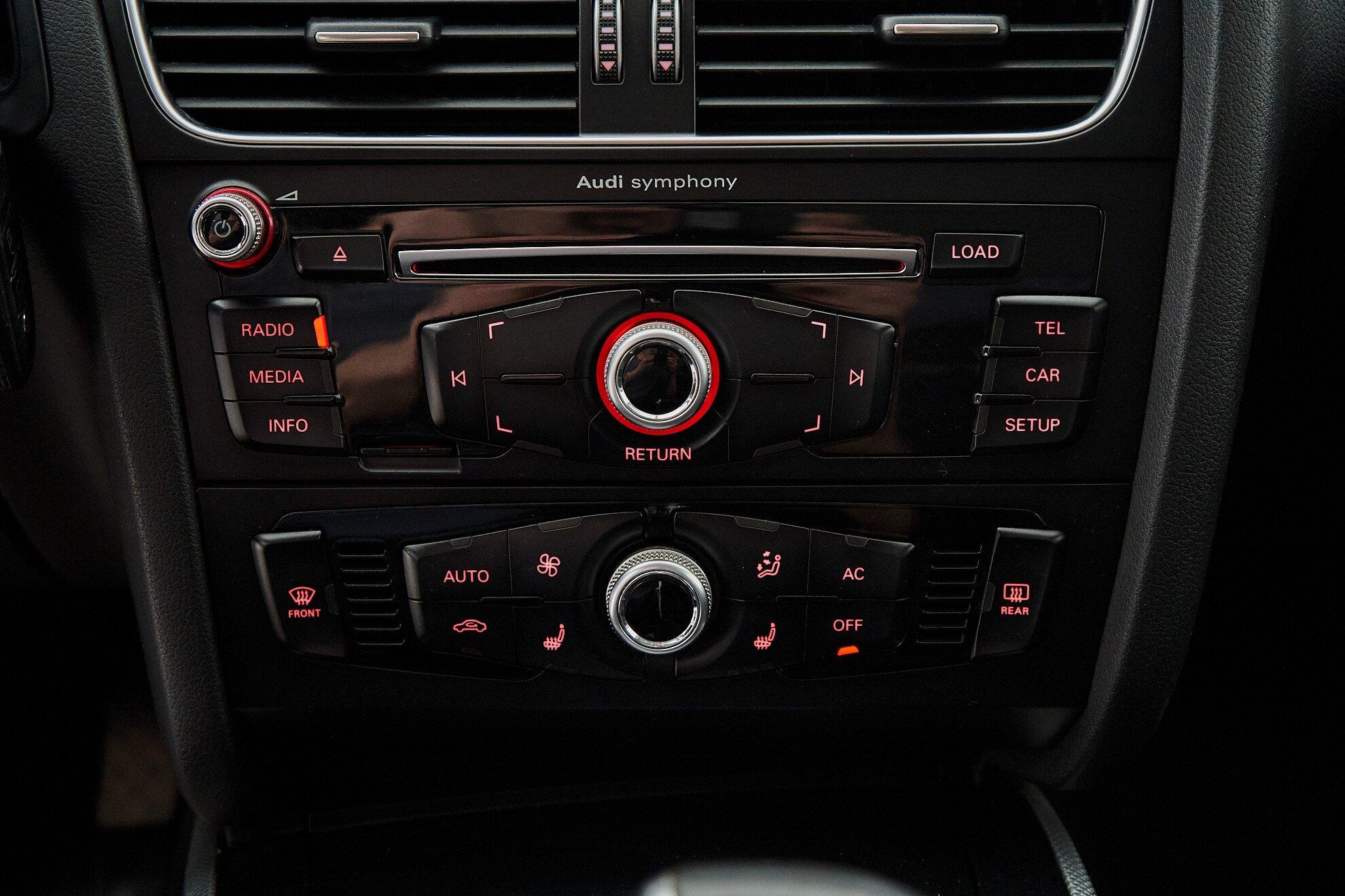 Audi A4 2014, черный