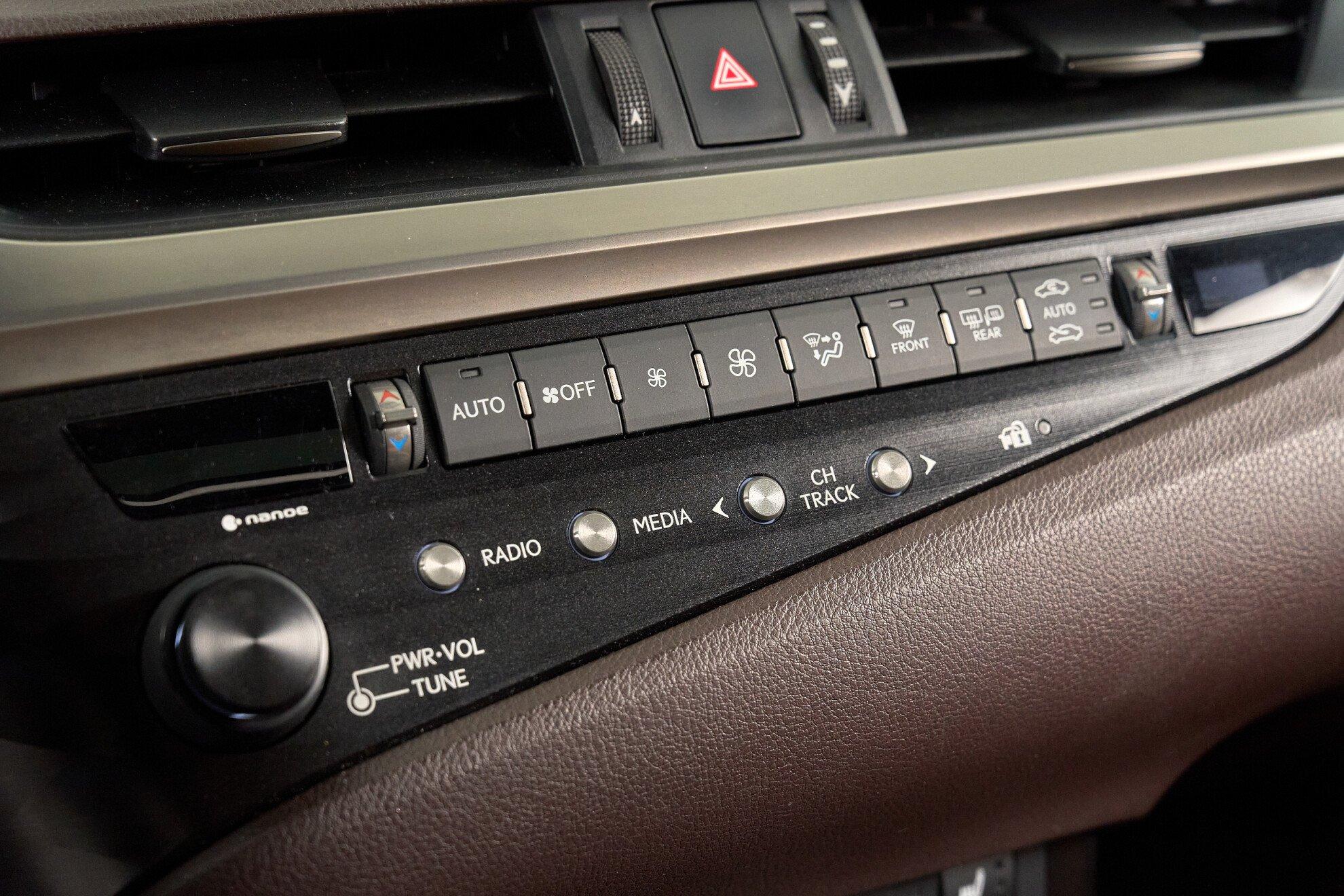 Lexus ES 2018, синий