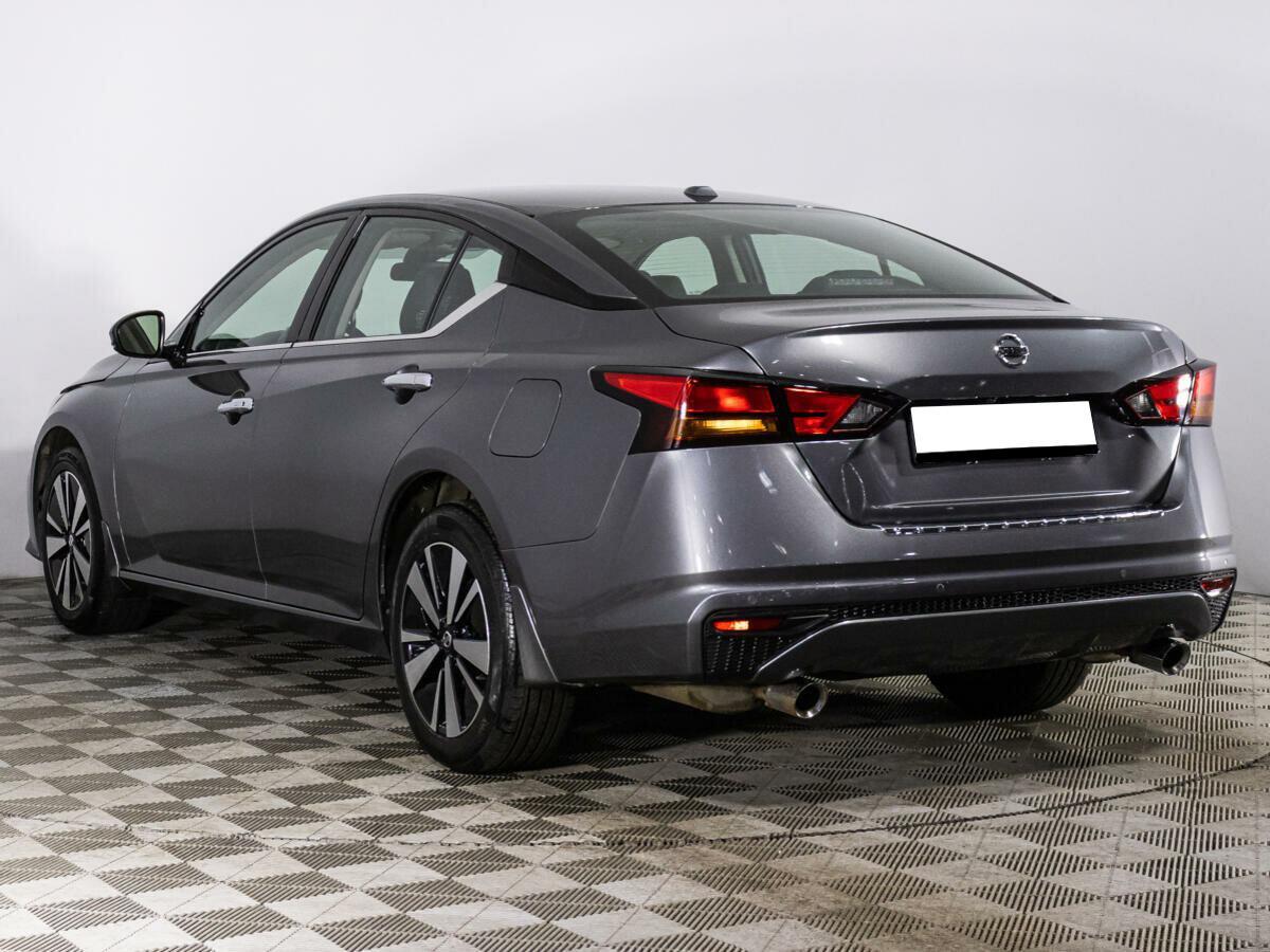 Nissan Altima 2021, серый
