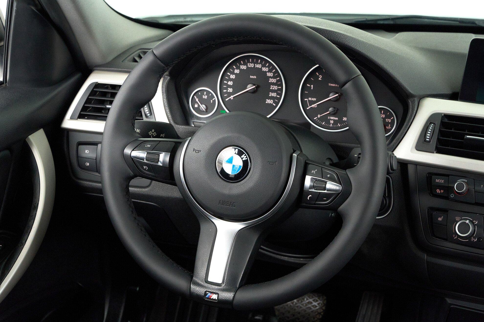 BMW 3 серии 2017, белый