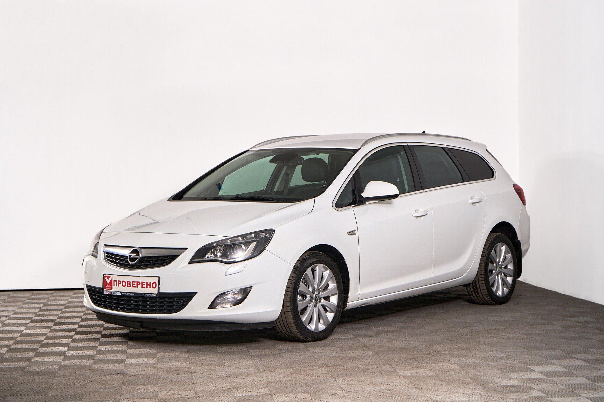 Opel Astra 2011, белый