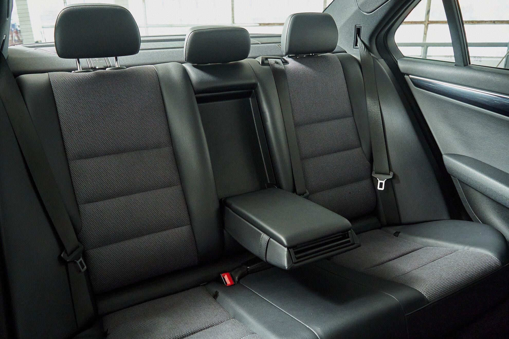 Mercedes-Benz C-Класс 2012, черный