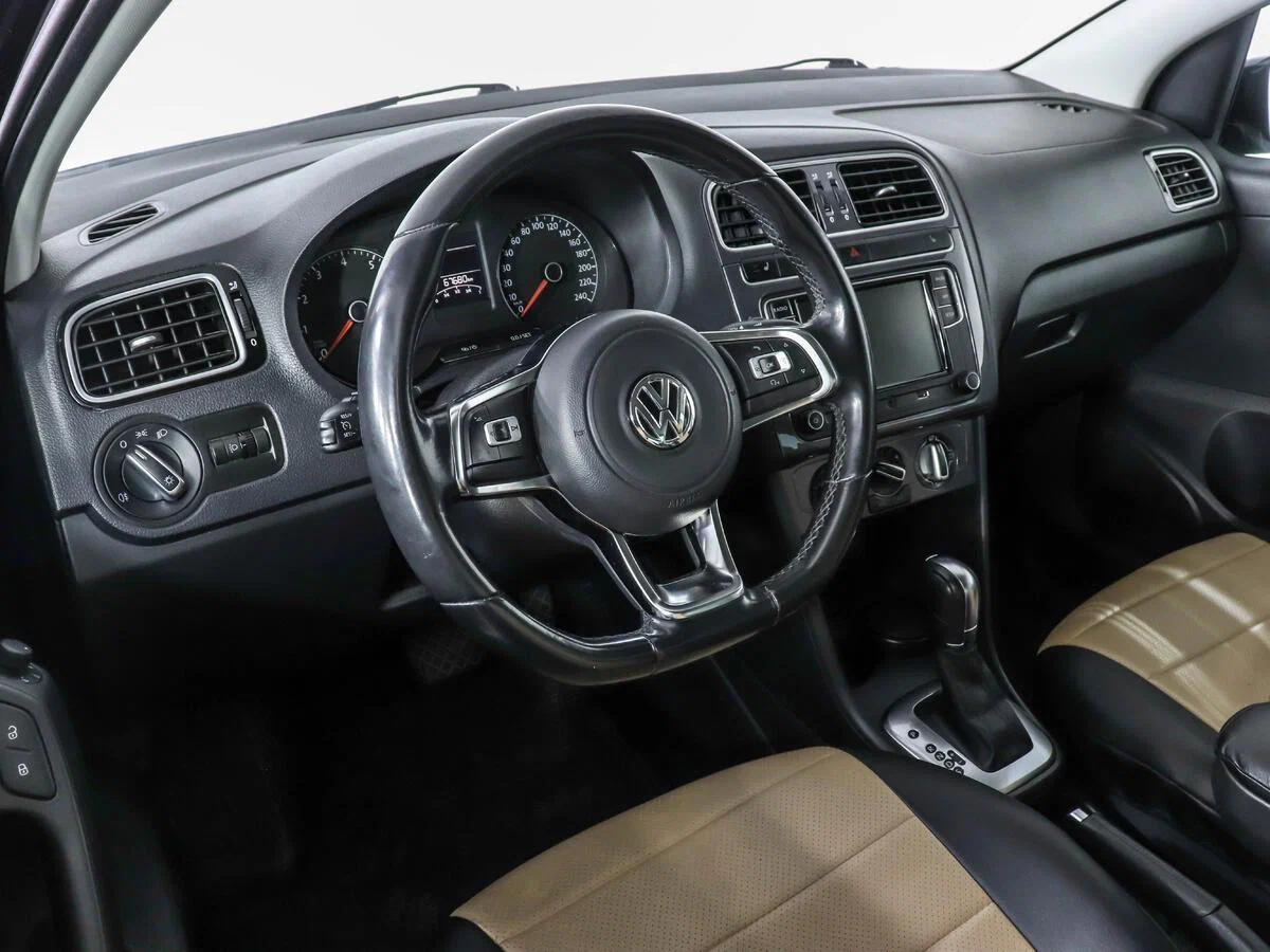 Volkswagen Polo 2015, черный