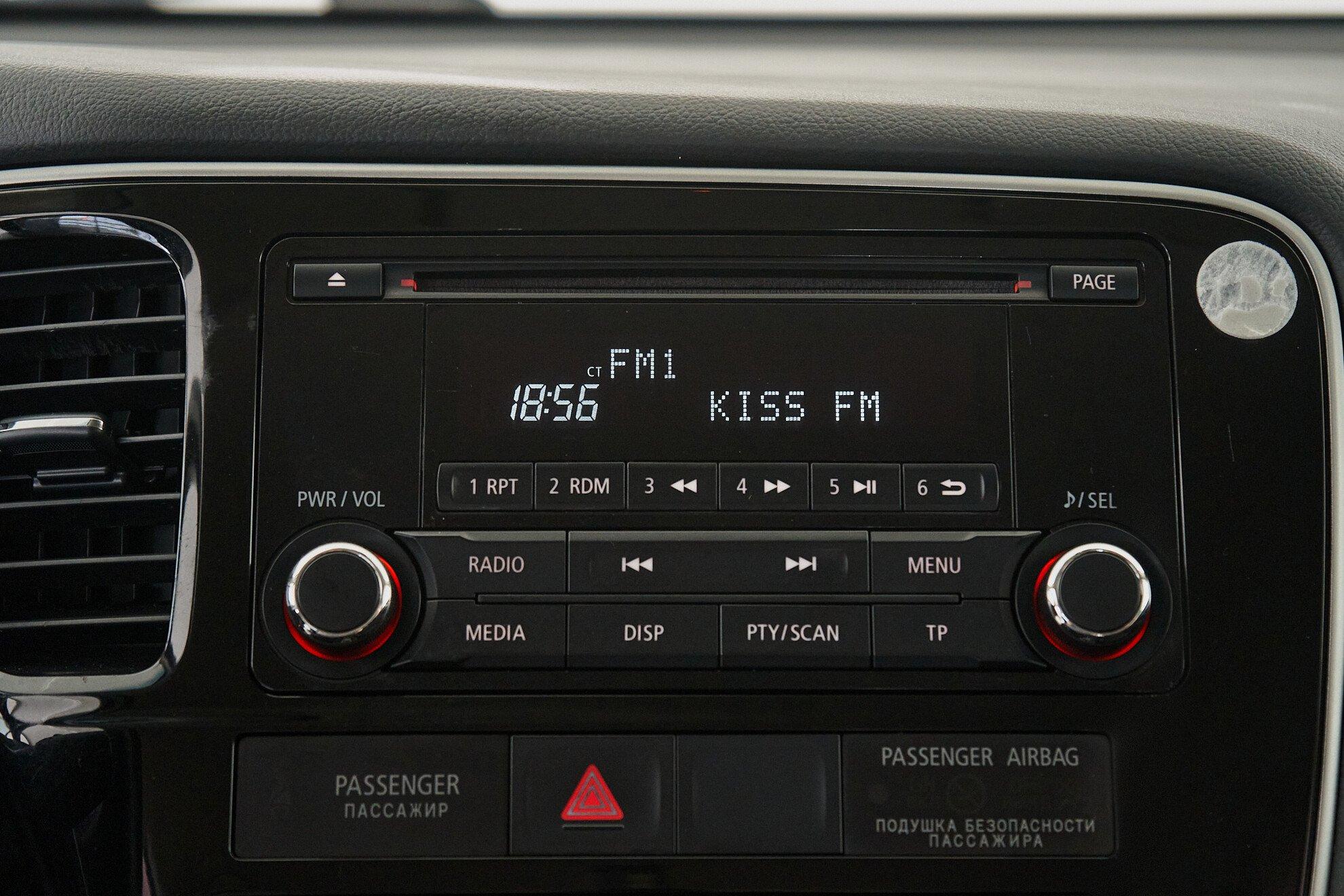 Mitsubishi Outlander 2013, белый