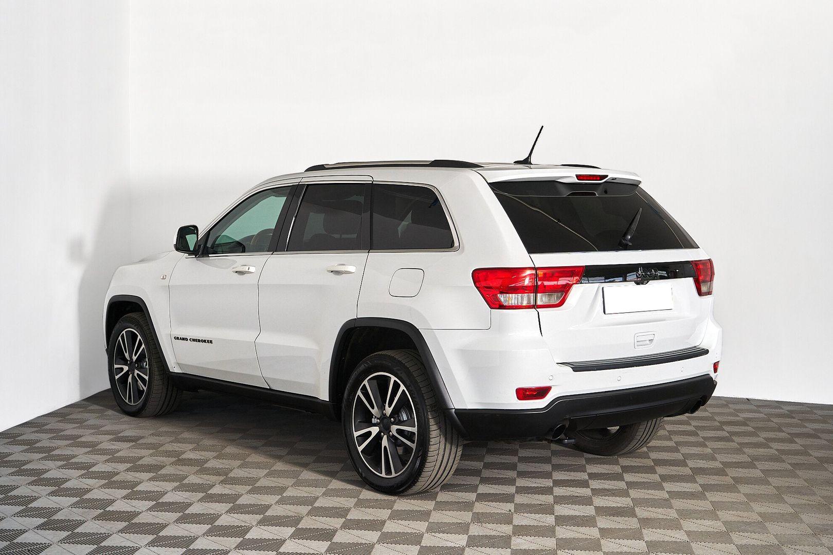 Jeep Grand Cherokee 2011, белый