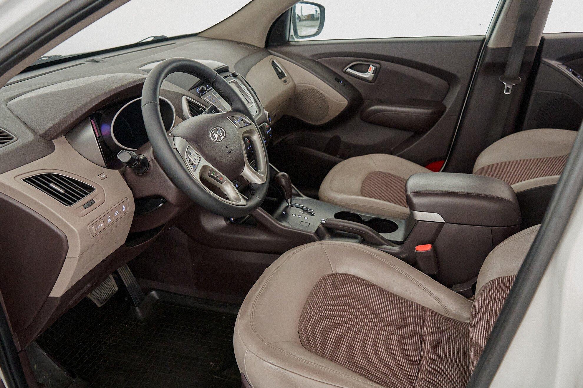 Hyundai ix35 2012, белый
