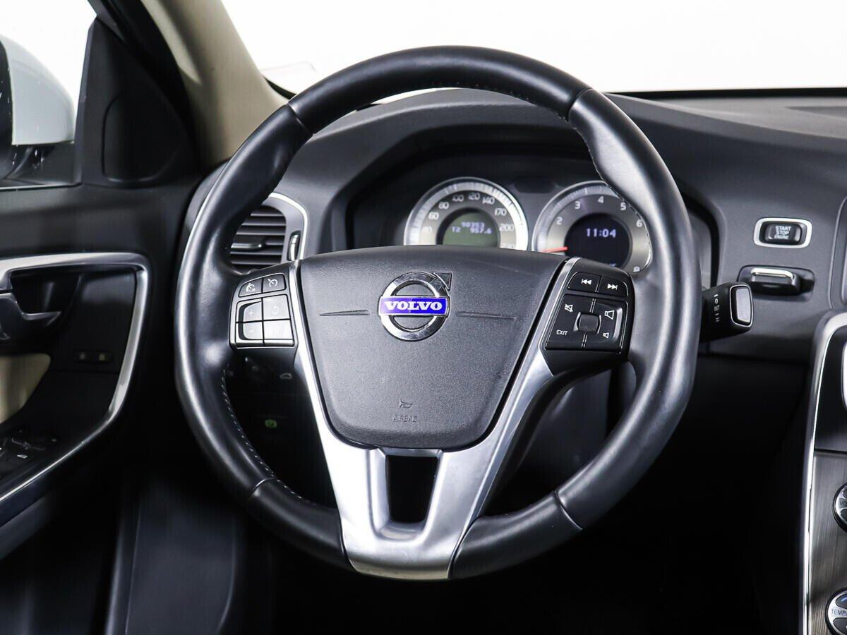 Volvo S60 2013, белый