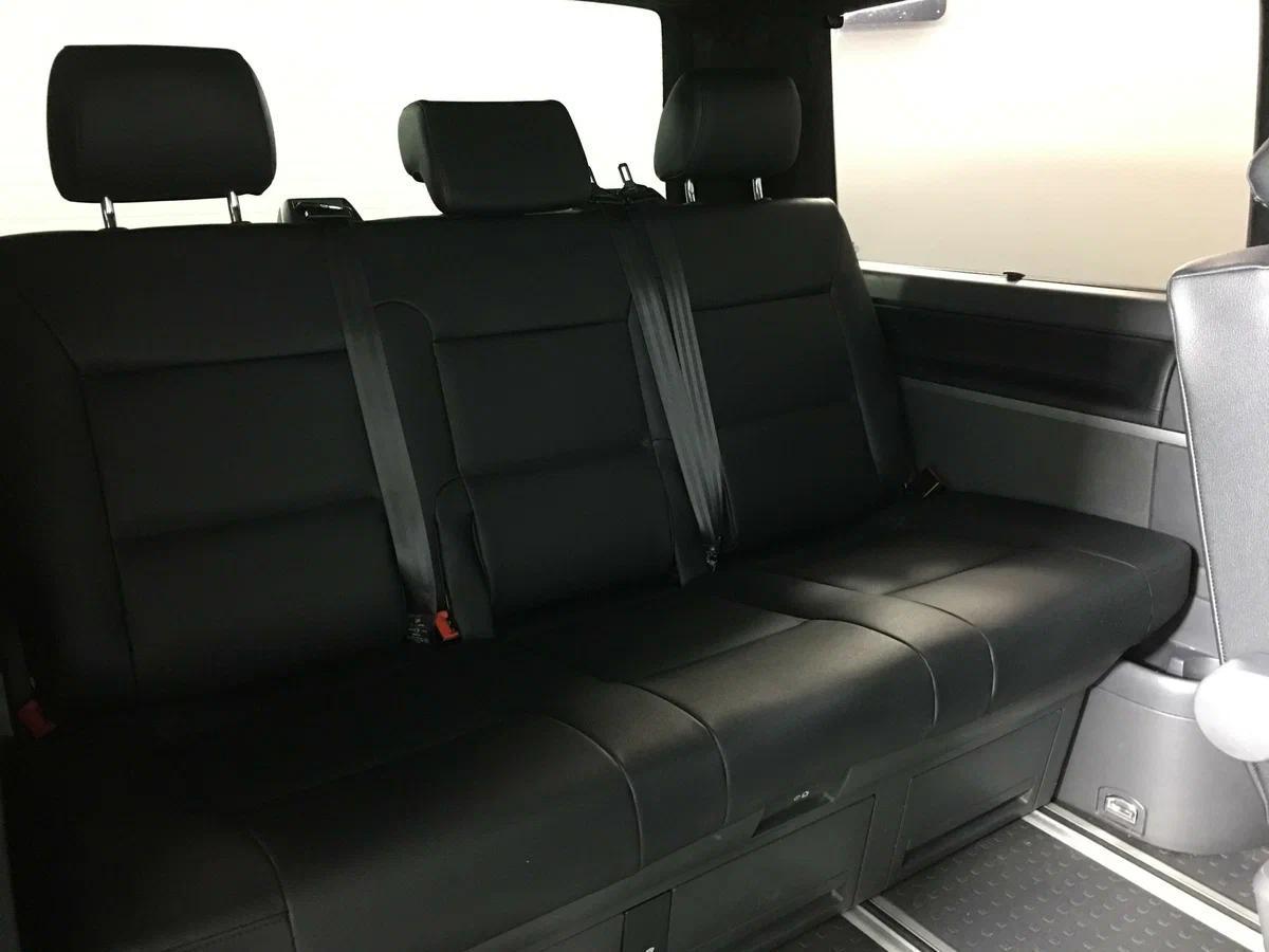 Volkswagen Multivan 2009, черный
