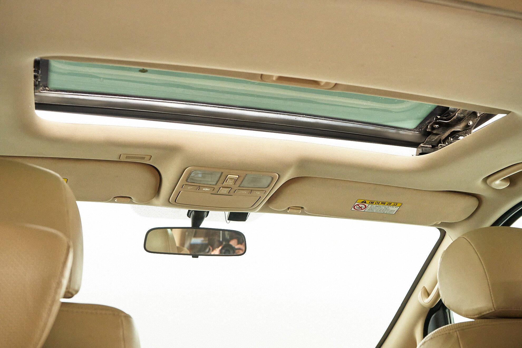 Hyundai Grand Starex 2012, серебряный