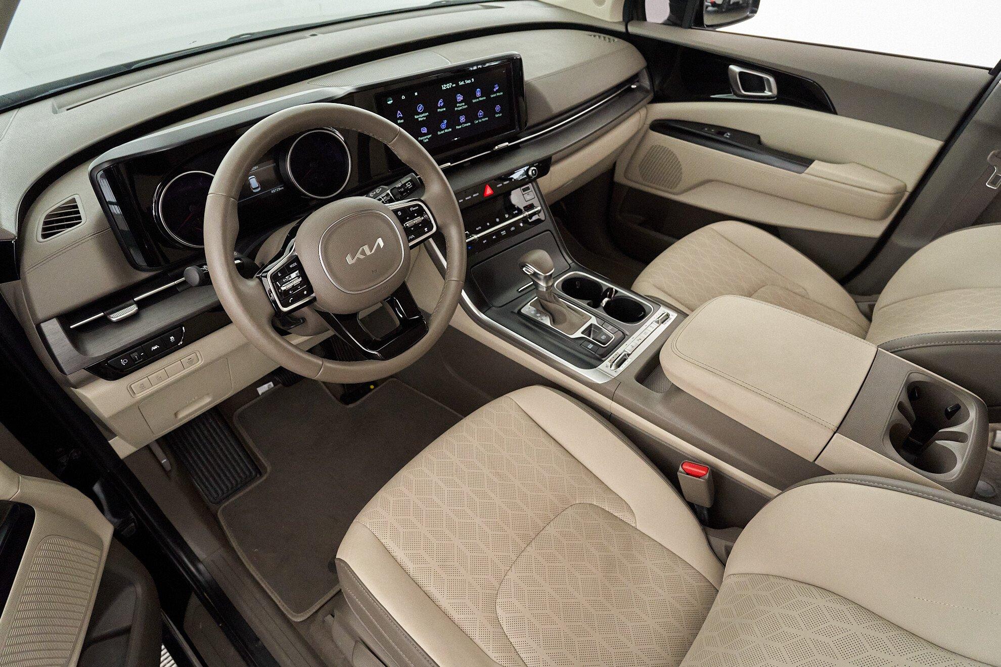 Kia Carnival 2022, черный