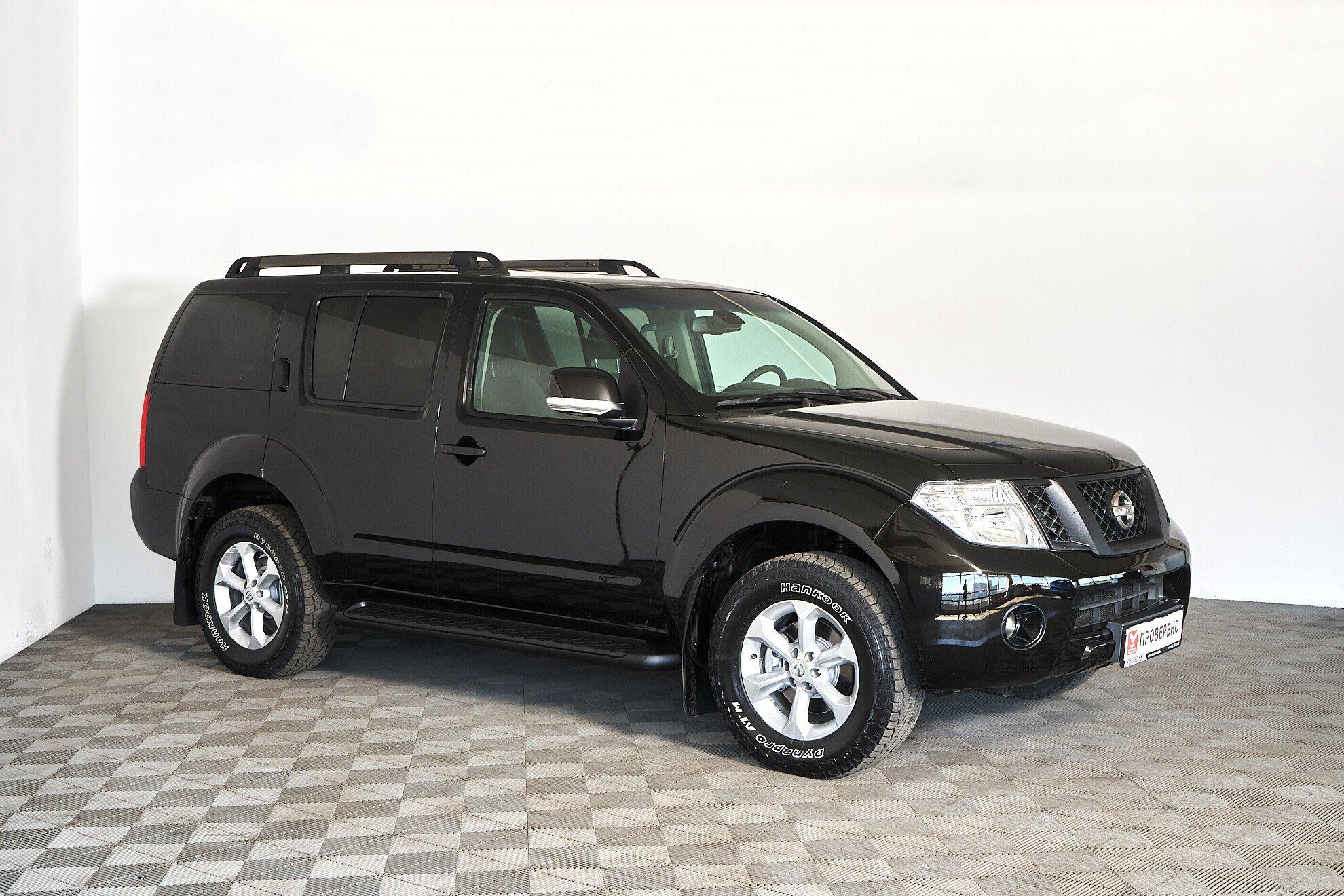 Nissan Pathfinder 2011, черный