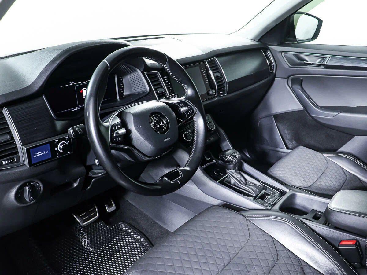 Skoda Kodiaq 2021, зеленый