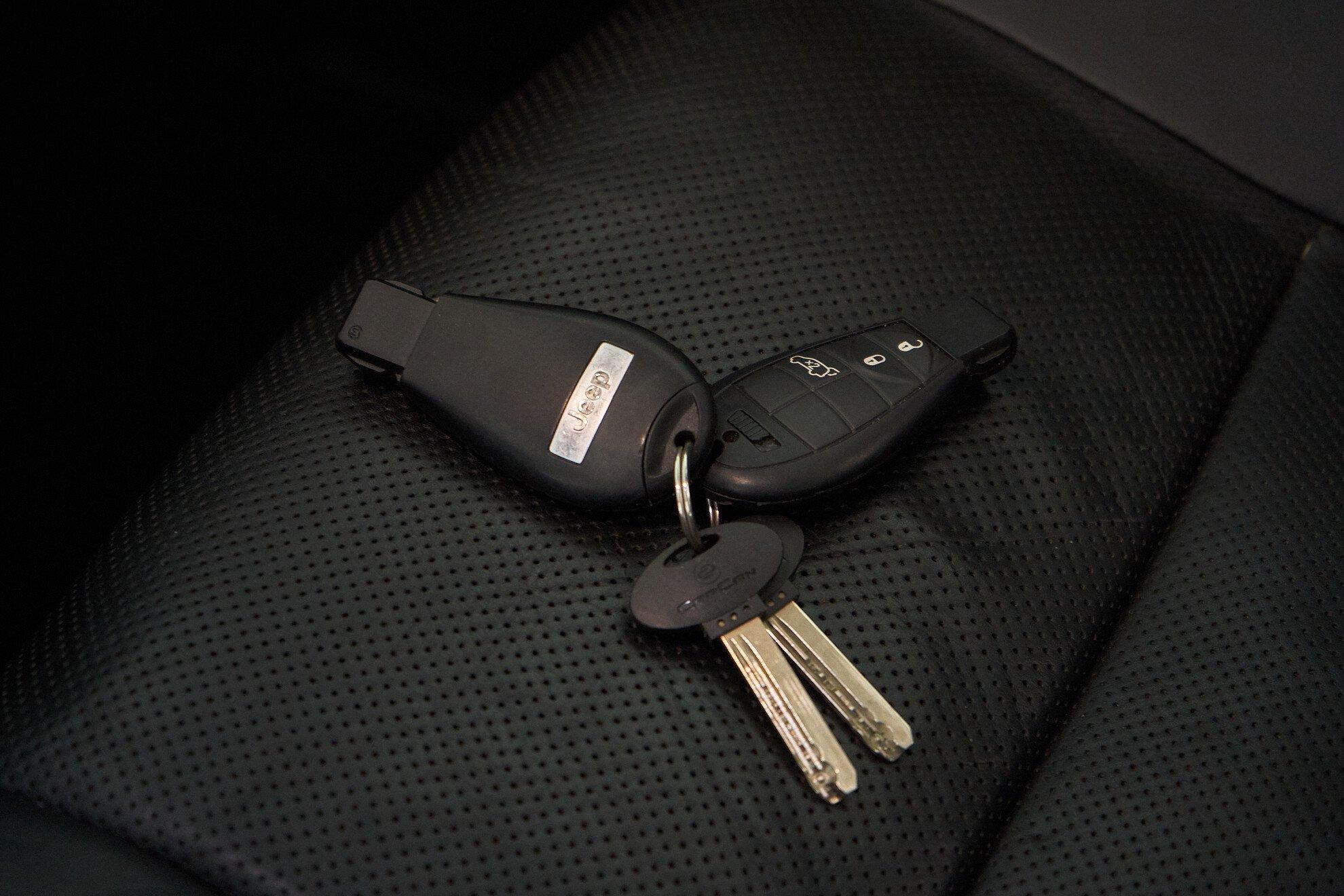 Jeep Grand Cherokee 2012, белый