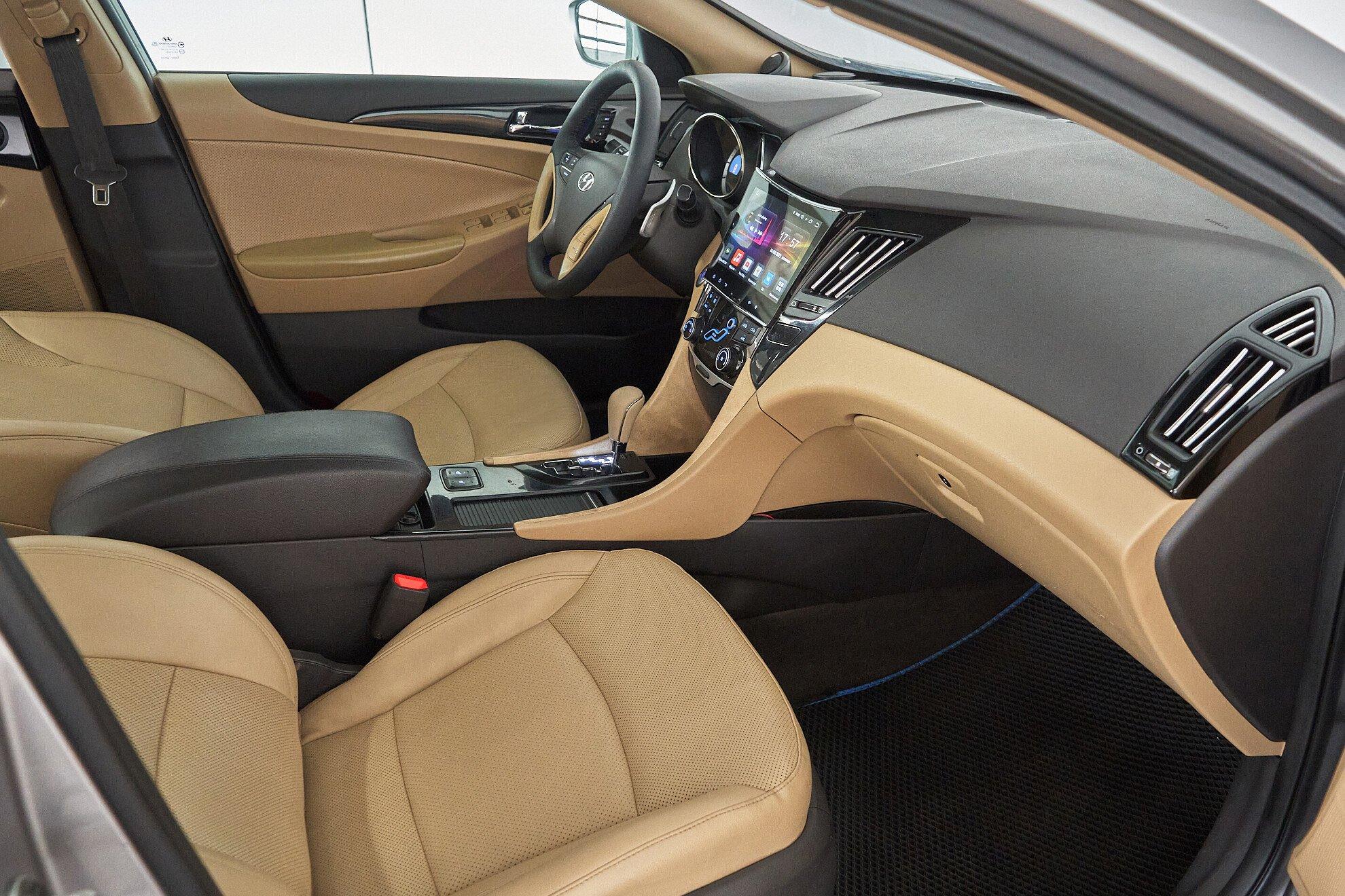 Hyundai Sonata 2010, серый