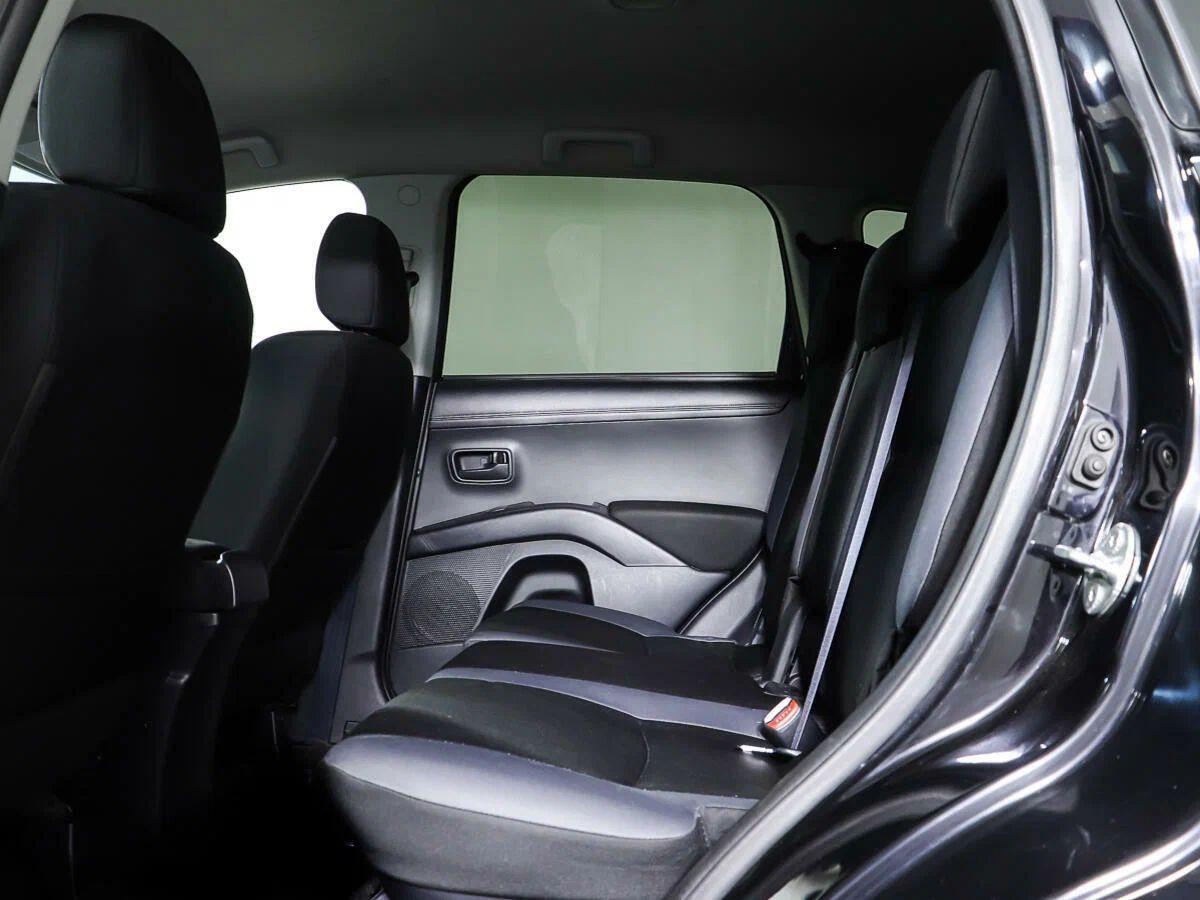 Mitsubishi Outlander 2011, черный