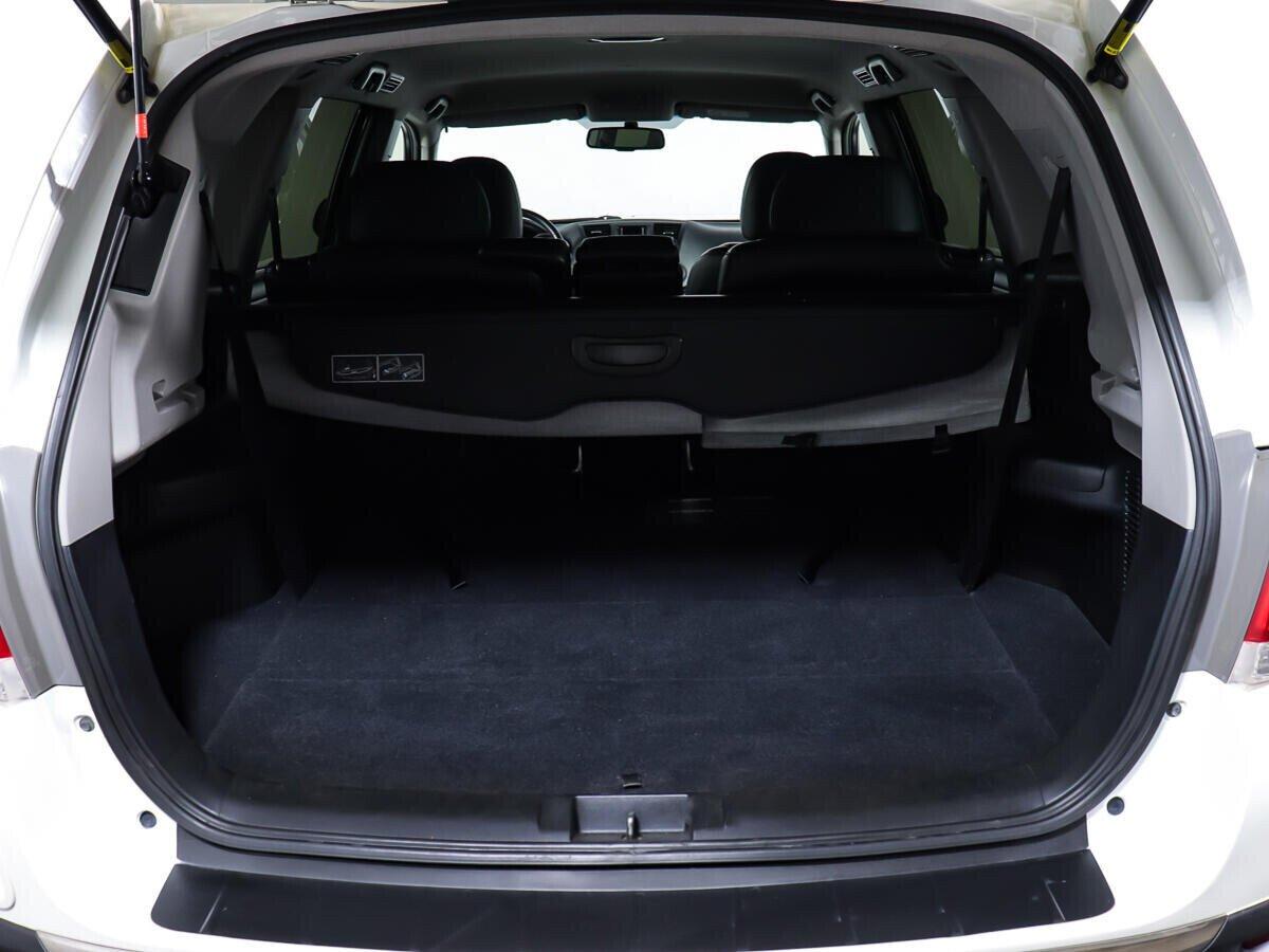Toyota Highlander 2012, белый