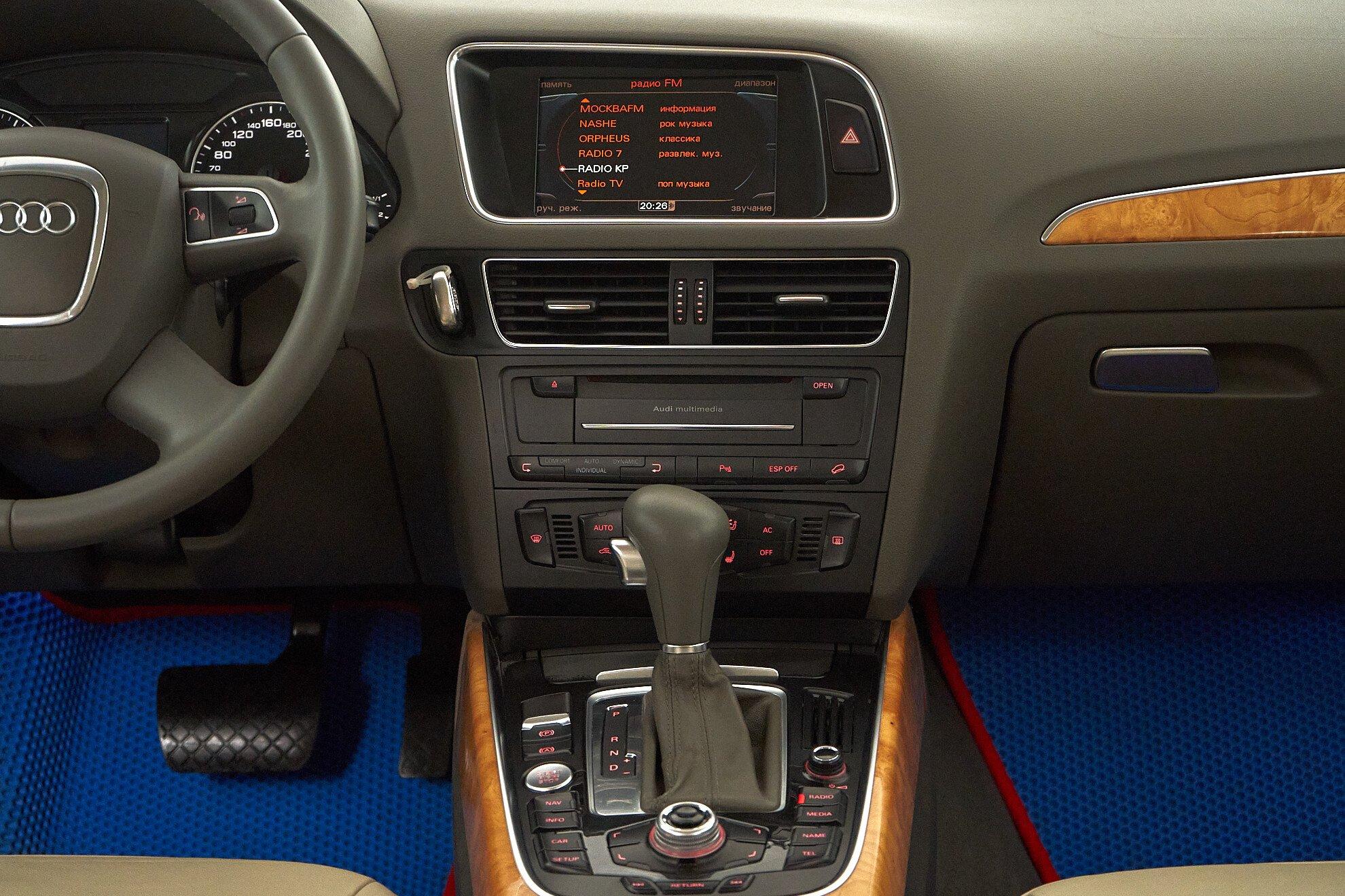 Audi Q5 2011, красный
