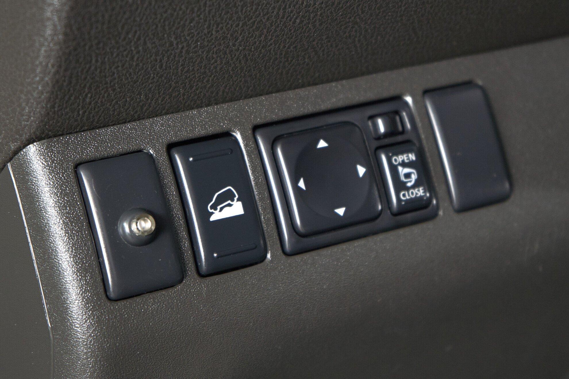 Nissan Pathfinder 2013, синий