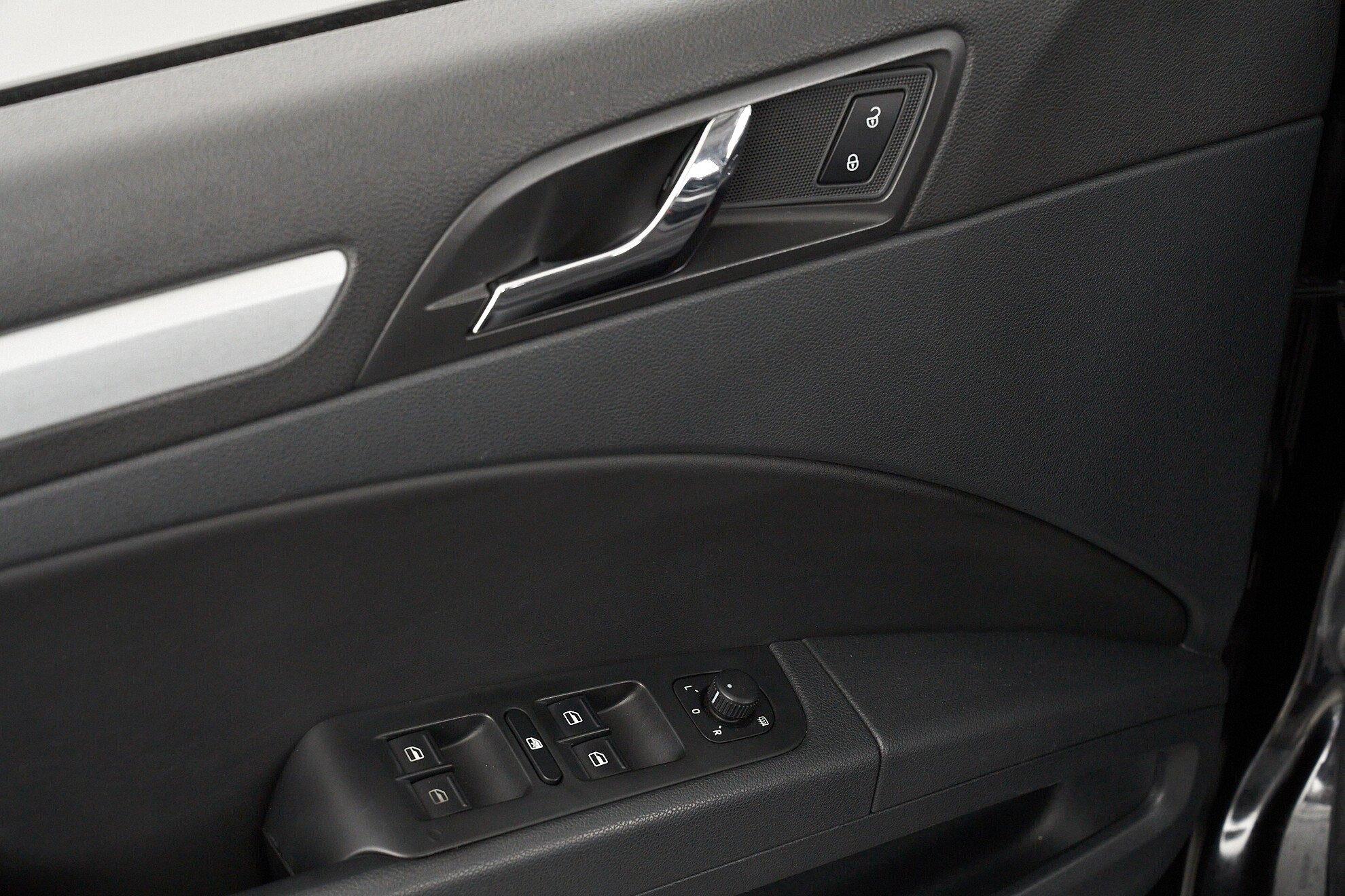 Skoda Superb 2015, черный
