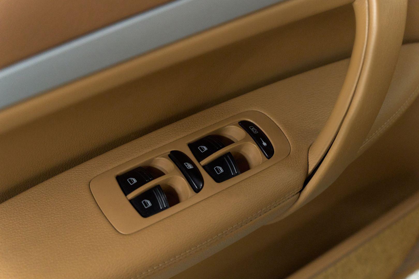 Porsche Cayenne 2009, зеленый