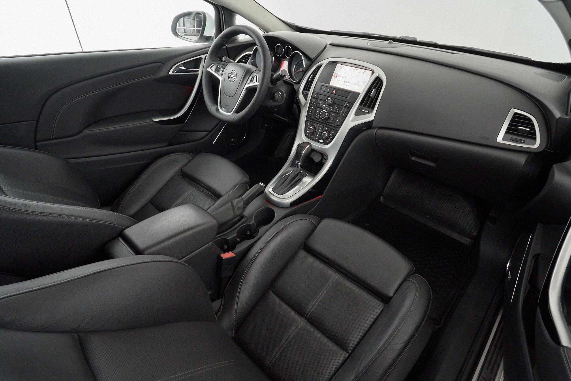 Opel Astra 2014, белый