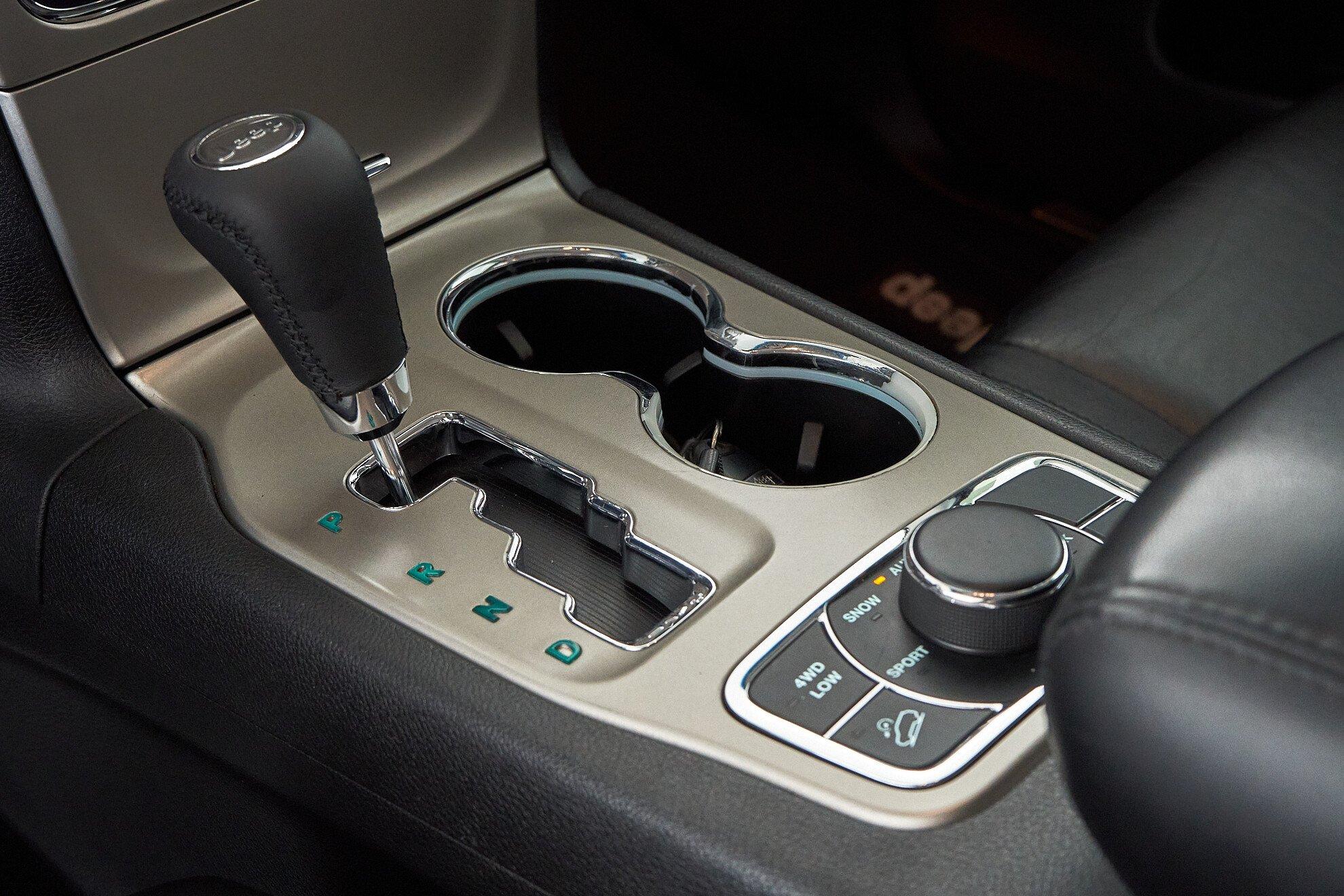 Jeep Grand Cherokee 2012, черный