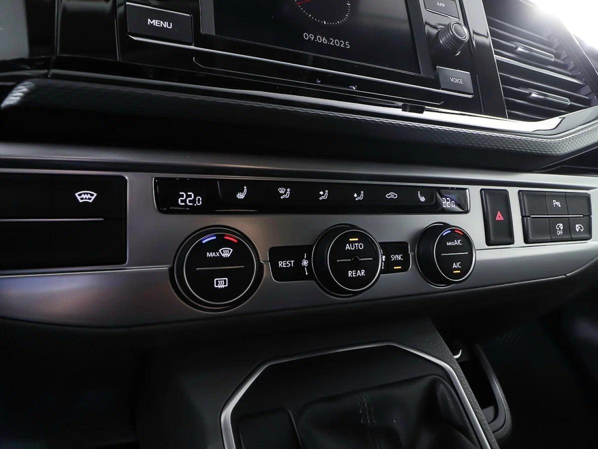 Volkswagen Caravelle 2021, синий
