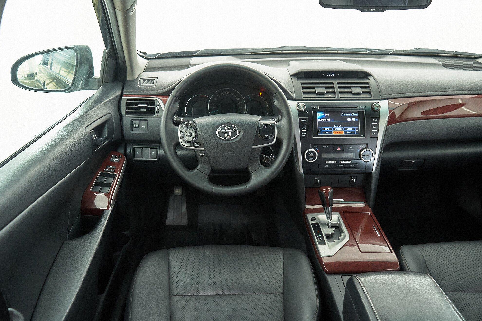 Toyota Camry 2014, черный