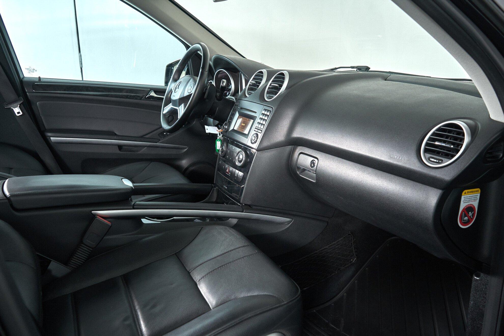 Mercedes-Benz M-Класс 2011, черный