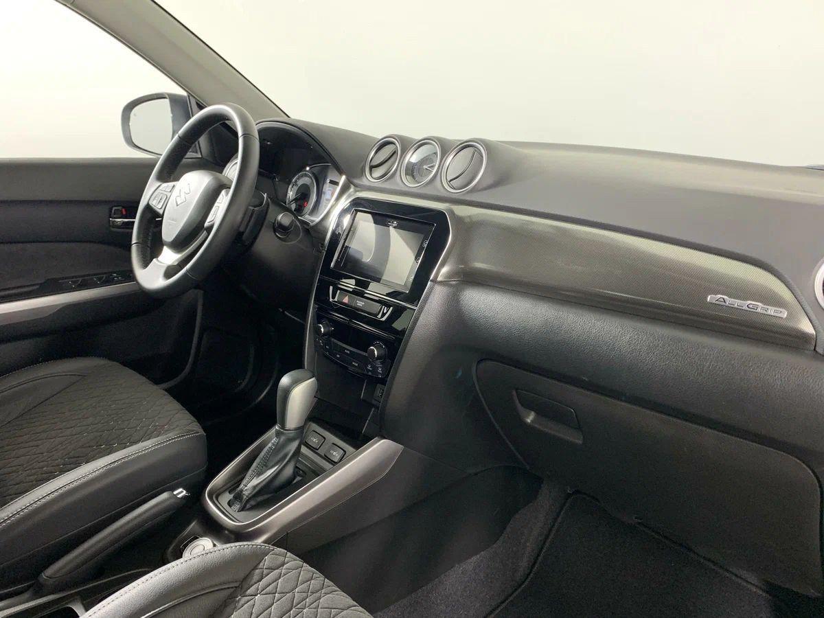 Suzuki Vitara 2021, серый