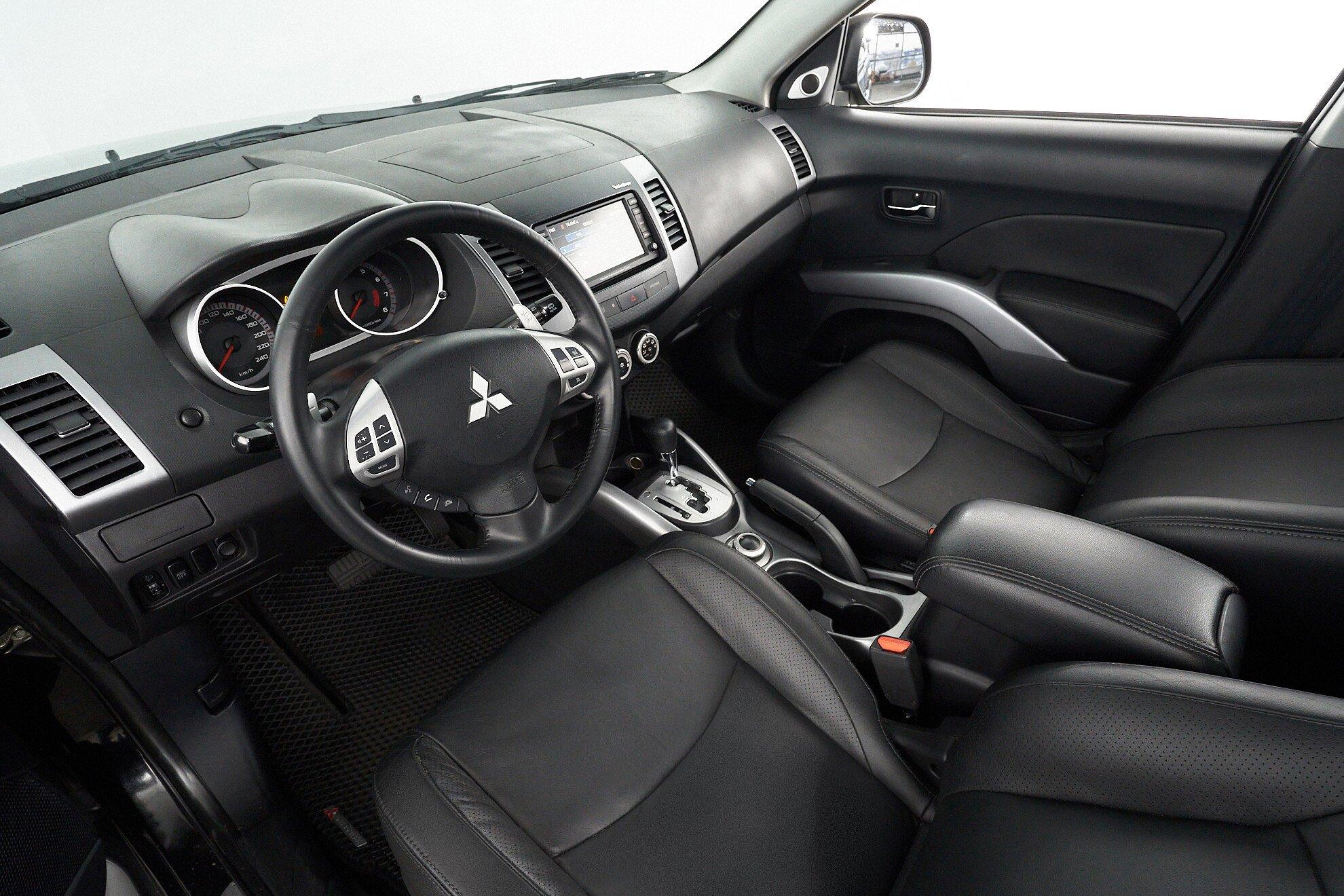 Mitsubishi Outlander 2008, черный