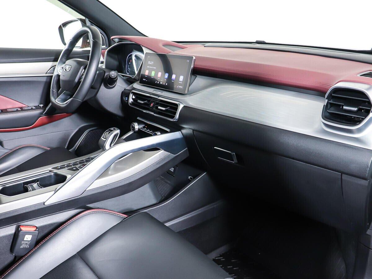 Geely Coolray 2022, желтый