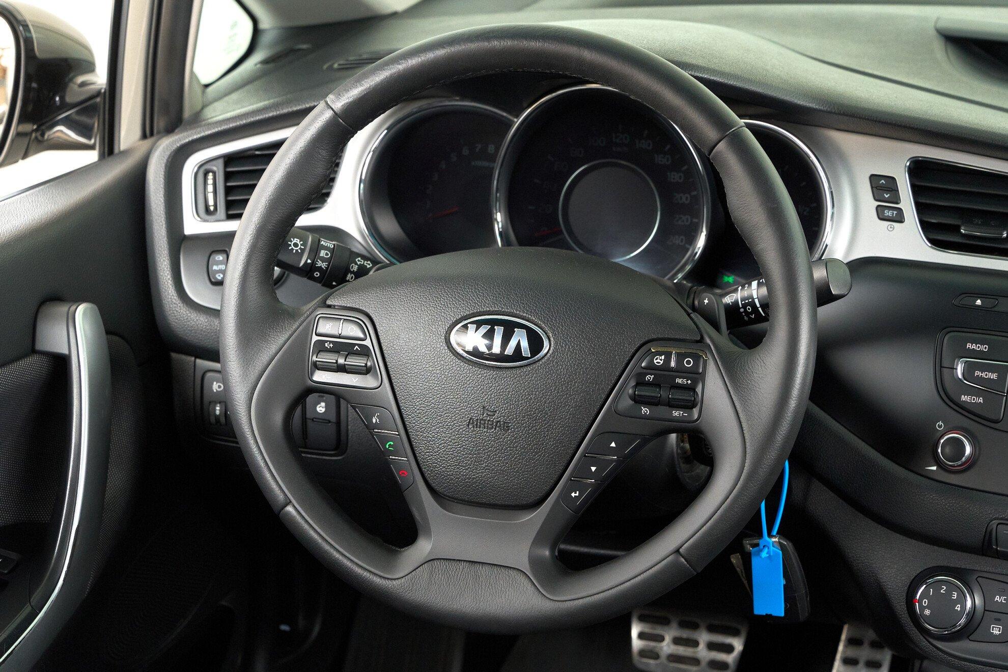 Kia Ceed 2013, серебряный