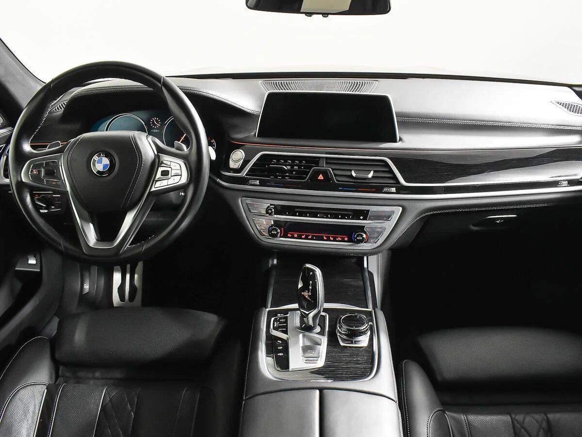 BMW 7 серии 2018, черный