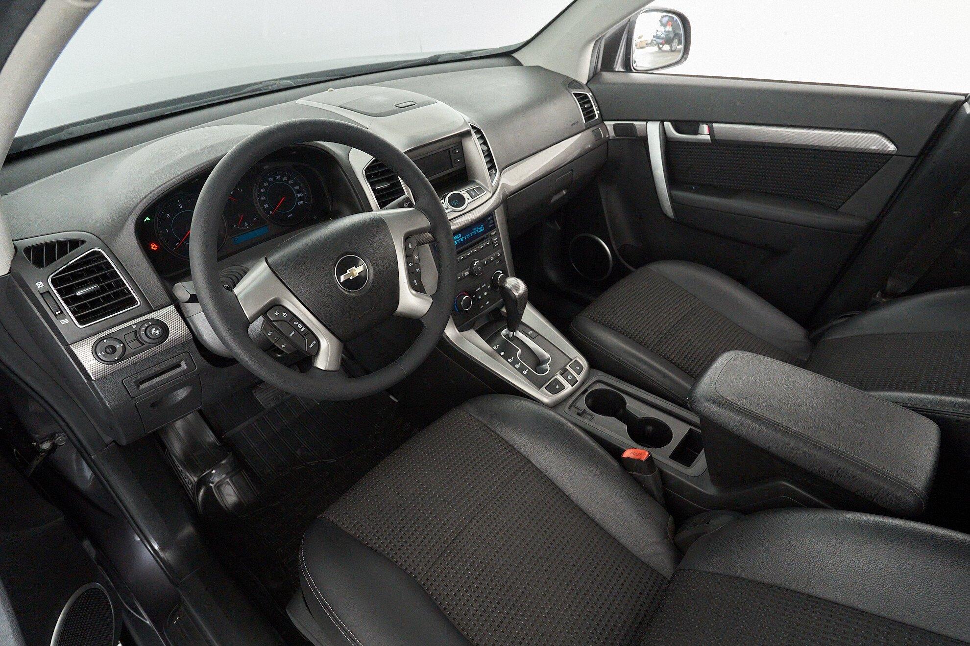 Chevrolet Captiva 2013, серый