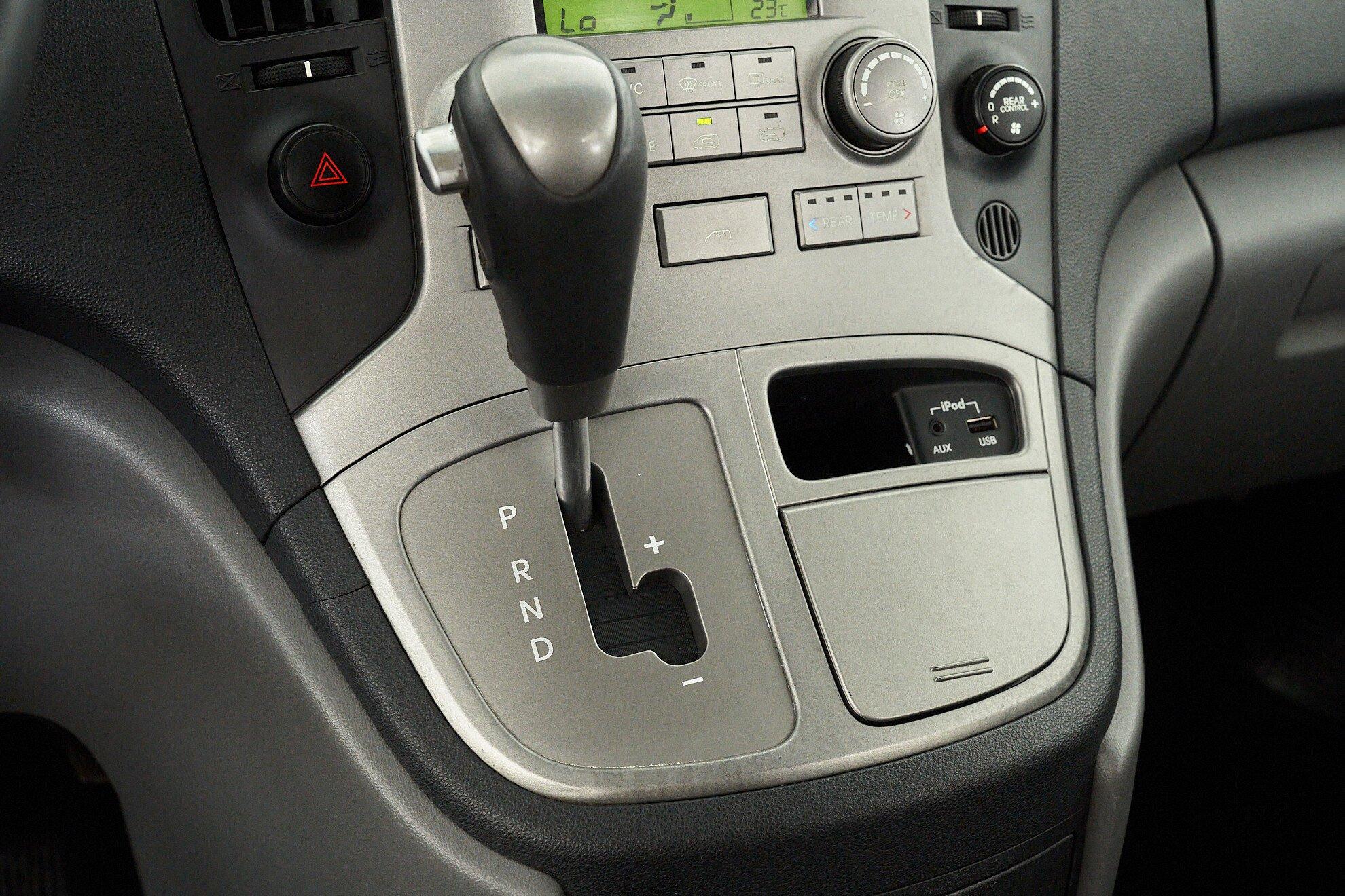 Hyundai Grand Starex 2012, белый