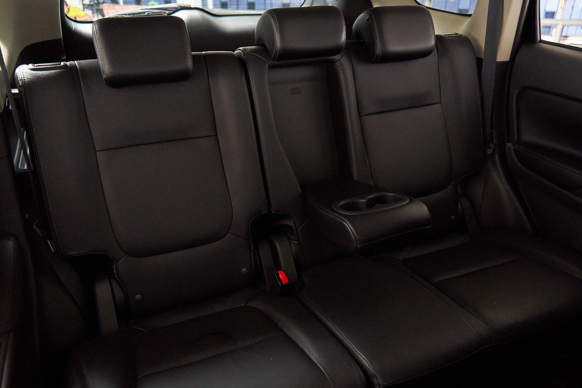 Mitsubishi Outlander 2013, черный