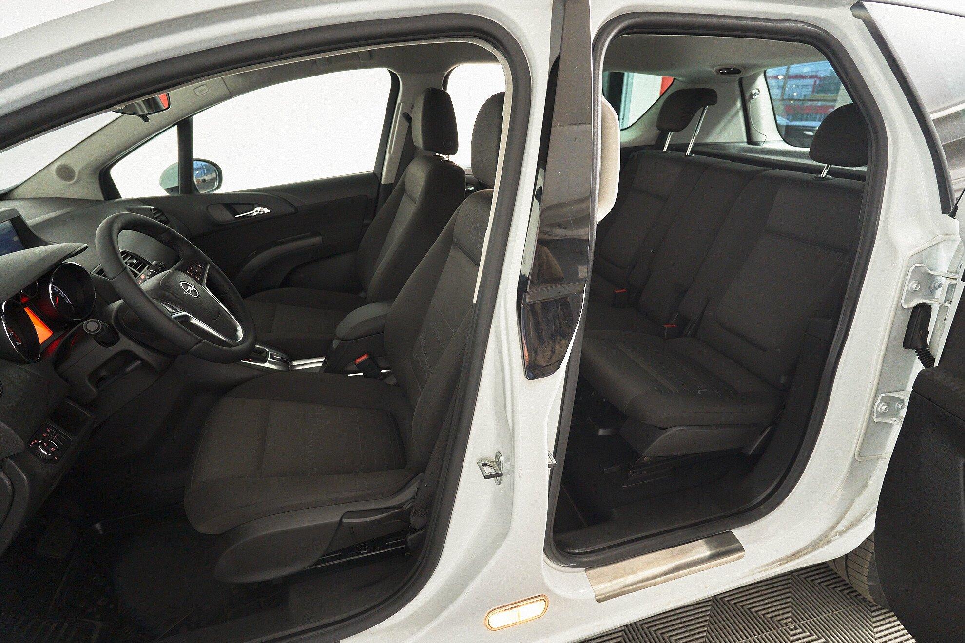 Opel Meriva 2012, белый
