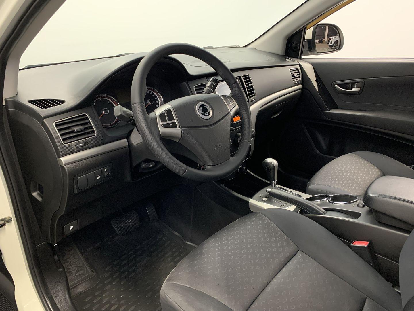SsangYong Actyon 2011, белый