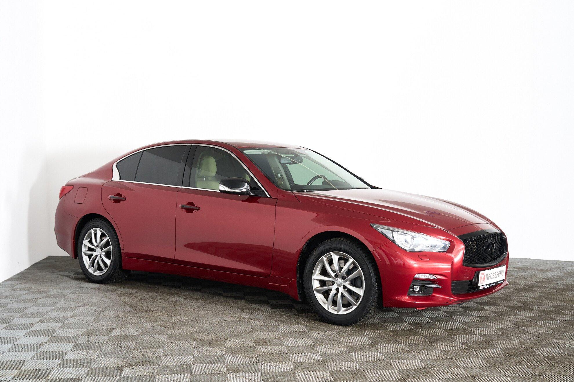 Infiniti Q50 2016, красный